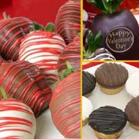 Happy Valentine's Day Cheesecake &amp; Hand Dipped Chocolate Strawberry Gift box