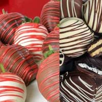 Valentines  Chocolate Covered Strawberries with Oreos delivered nationwide