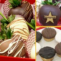 Congrats Cheesecake & Hand Dipped Chocolate Strawberry Gift box
