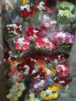 An assorted version of the 6 rose bouquets