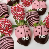 hand dipped ladybug chocolate covered strawberries for spring