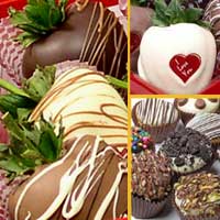 I Love You Cupcakes & Chocolate Covered Strawberry Gift box