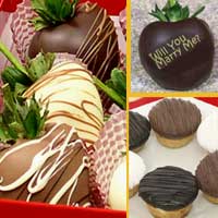 Will You Marry Me? Cheesecake & Hand Dipped Chocolate Strawberry Gift Box
