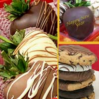 Delivered New Years chocolate covered strawberries with cookies